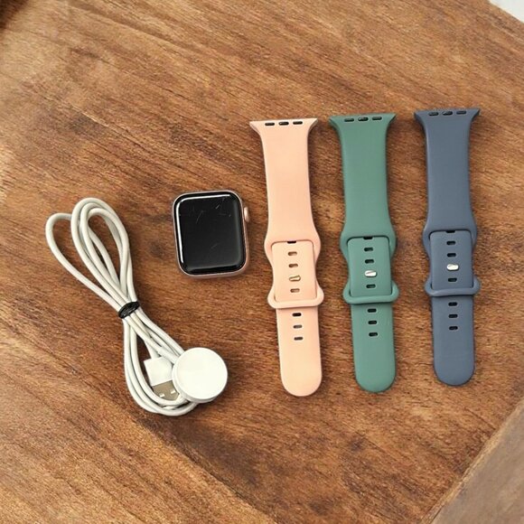 Apple Watch Series 6 (44mm) Rose Gold Aluminum Case (GPS + Cellular)